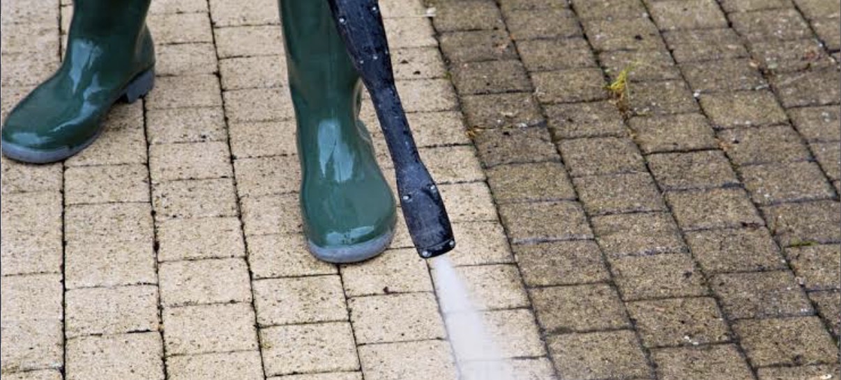 Pavers before and after pressure cleaning